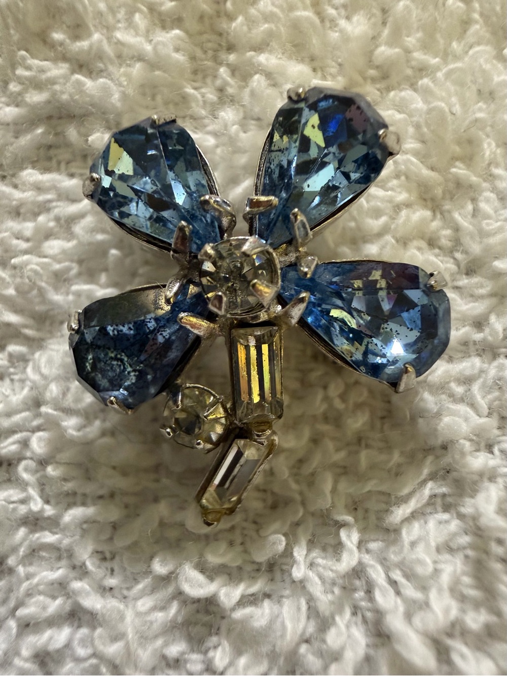 Vintage Blue Rhinestone Flower Brooch Unsigned Trifari Style Pat 2066969